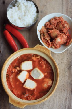 Kimchi çorbası - Kore yemeği