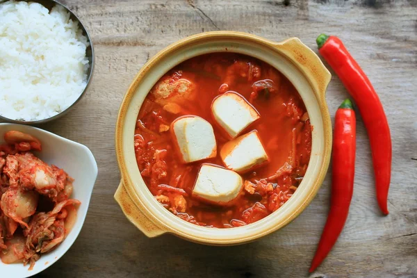 Kimchi çorbası - Kore yemeği