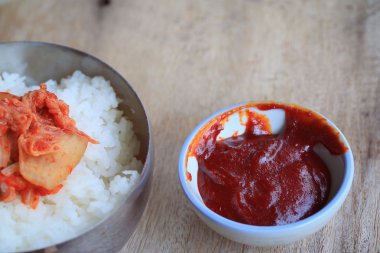 Kimchi ve haşlanmış pirinç