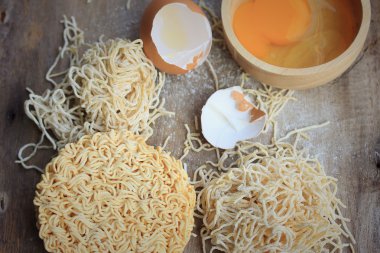 erişte ve kurutulmuş anlık erişte