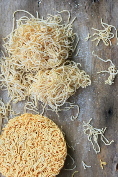 Noodles and dried instant noodle — Stock Photo, Image