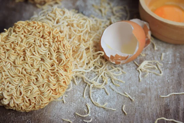 noodles and dried instant noodle