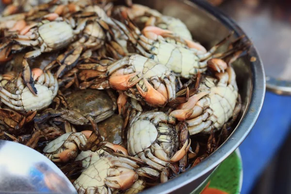 Gezouten krab in markt — Stockfoto