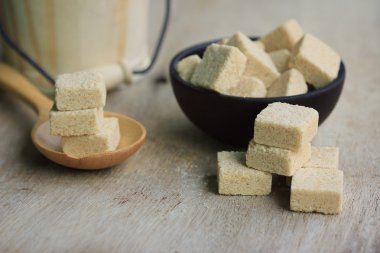 kahverengi şeker kamışı küp