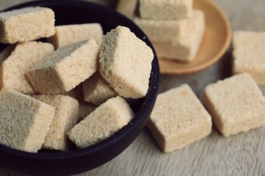 kahverengi şeker kamışı küp