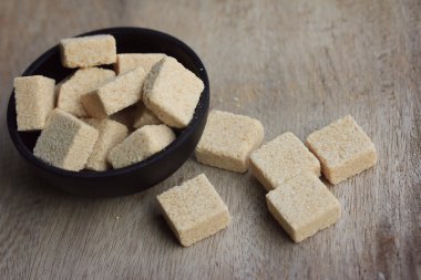 kahverengi şeker kamışı küp