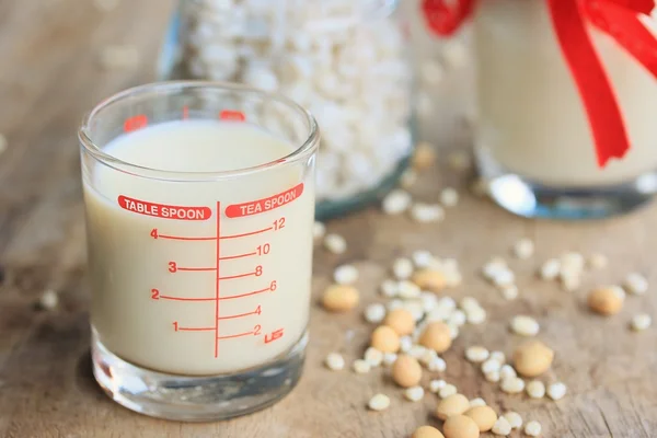 Sojamjölk och korn — Stockfoto
