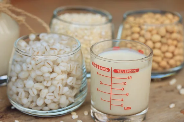 Sojamjölk och korn — Stockfoto