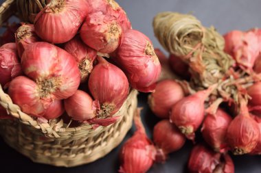 ahşap zemin üzerinde arpacık