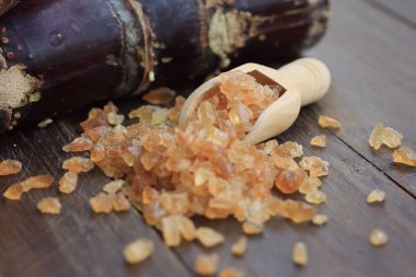 Organik kahverengi şeker kamışı