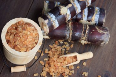 Organik kahverengi şeker kamışı