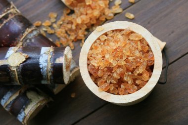 Organik kahverengi şeker kamışı