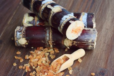 Organik kahverengi şeker kamışı