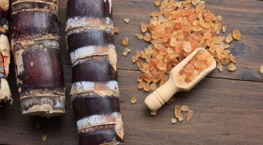 Organik kahverengi şeker kamışı