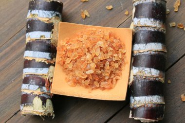 Organik kahverengi şeker kamışı