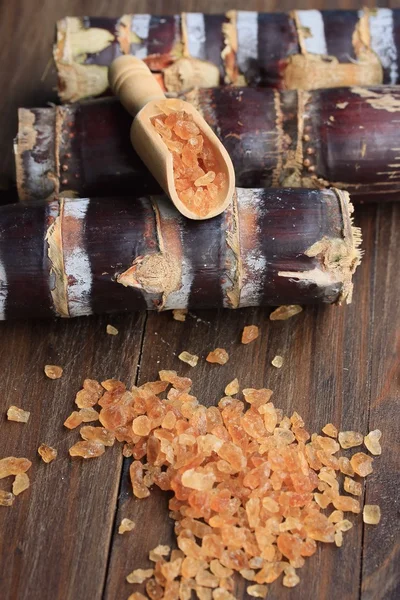 Organik kahverengi şeker kamışı