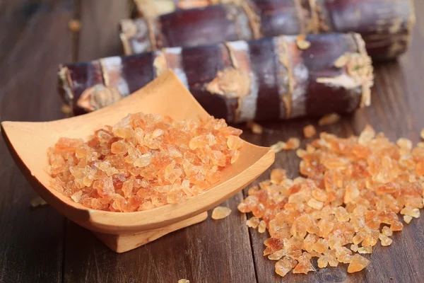 Organik kahverengi şeker kamışı