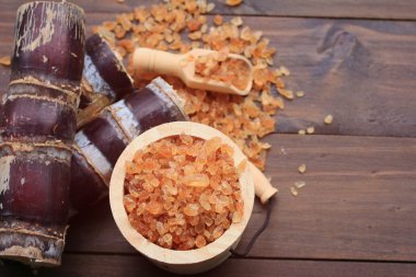 Organik kahverengi şeker kamışı