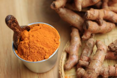 taze zerdeçal ve toz