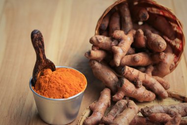 taze zerdeçal ve toz