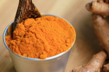 taze zerdeçal ve toz