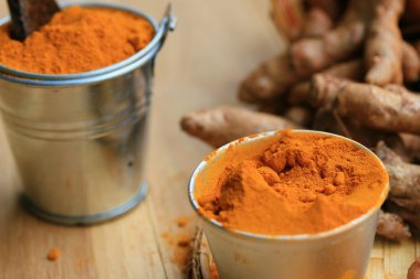 taze zerdeçal ve toz