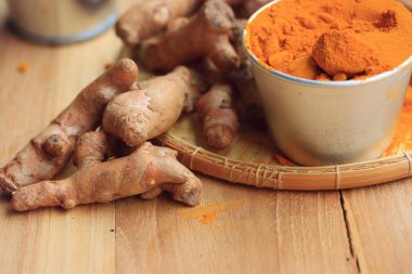 taze zerdeçal ve toz