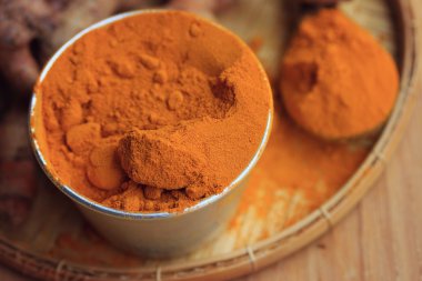 taze zerdeçal ve toz