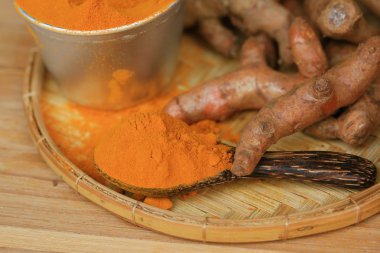 taze zerdeçal ve toz