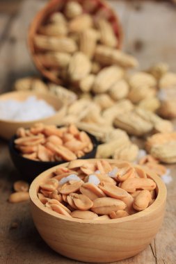 Kızarmış fıstık ve tuz