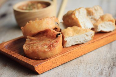 Kızarmış taro ve tofu