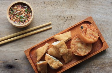 Kızarmış taro ve tofu