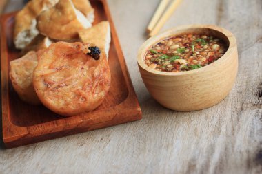 Kızarmış taro ve tofu