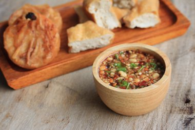 Kızarmış taro ve tofu