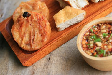 Kızarmış taro ve tofu