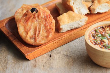 Kızarmış taro ve tofu