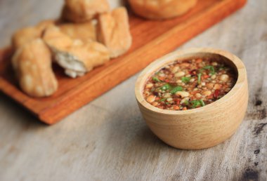 Kızarmış taro ve tofu