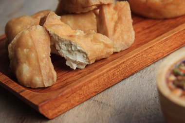 Kızarmış taro ve tofu