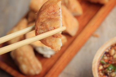 Kızarmış taro ve tofu