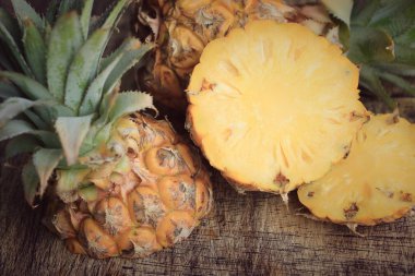 taze ananas tatlı meyve