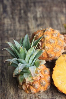 taze ananas tatlı meyve