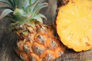 taze ananas tatlı meyve