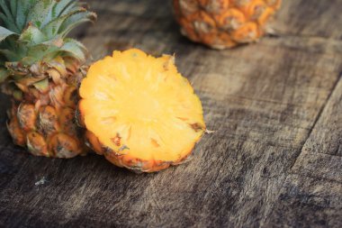 taze ananas tatlı meyve