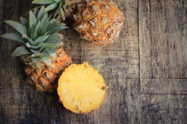 taze ananas tatlı meyve