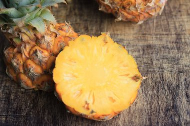 taze ananas tatlı meyve