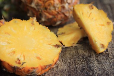 taze ananas tatlı meyve