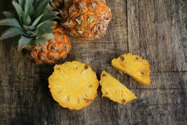 taze ananas tatlı meyve