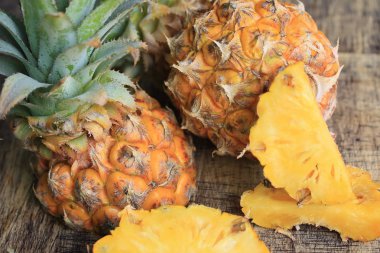 taze ananas tatlı meyve