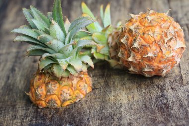 taze ananas tatlı meyve