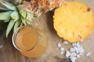 taze ananas suyu ile